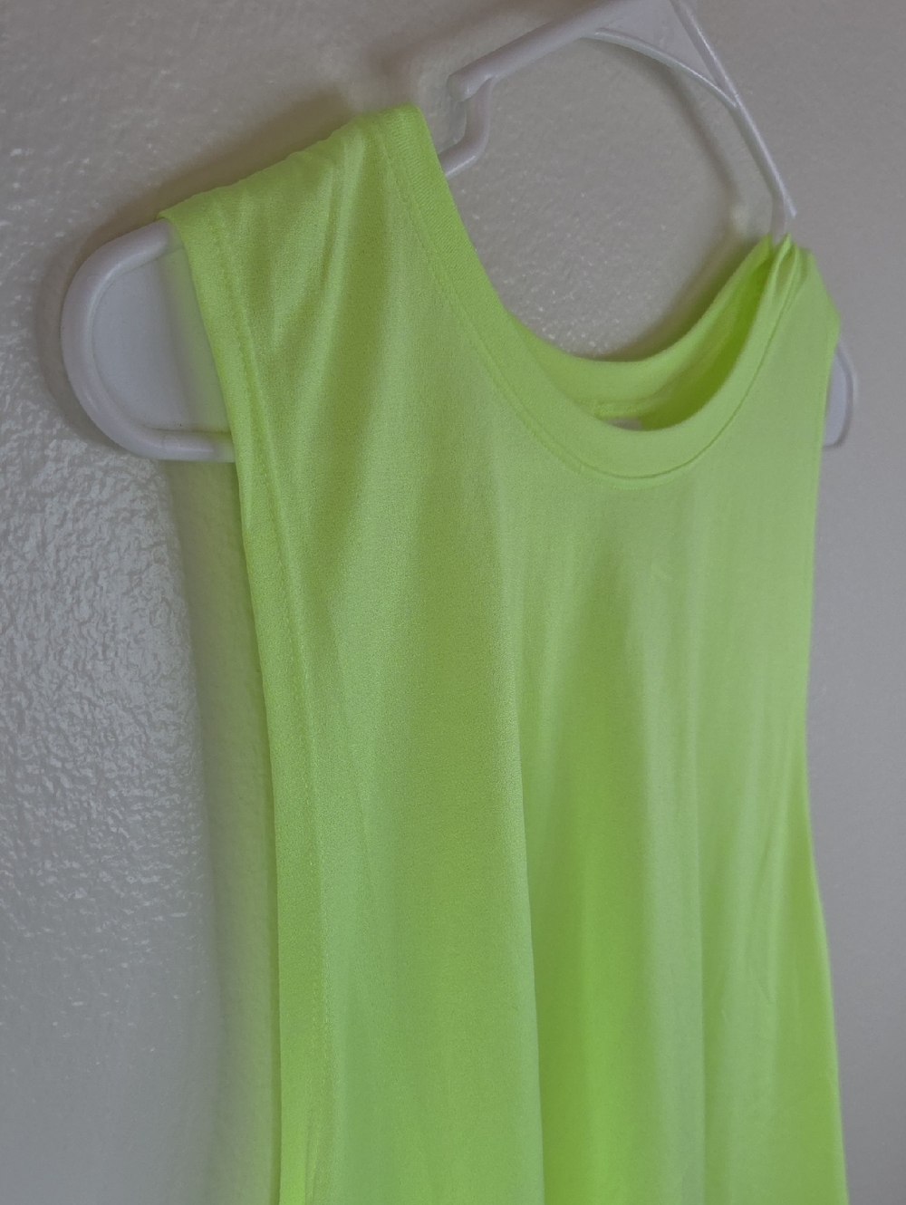 New Balance Women's Neon Lime Performance Tank Top Relaxed NWT - Picture 3 of 10